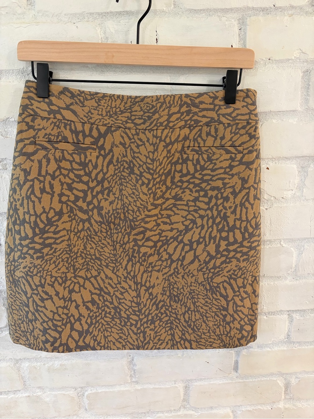Ann Taylor LOFT Animal Print Mini skirt (B2)